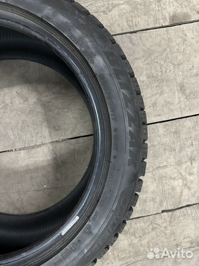 Bridgestone Blizzak Spike-02 225/50 R17