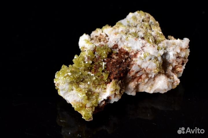 Друза кристаллов. Пироморфит на кварце. Лот №557