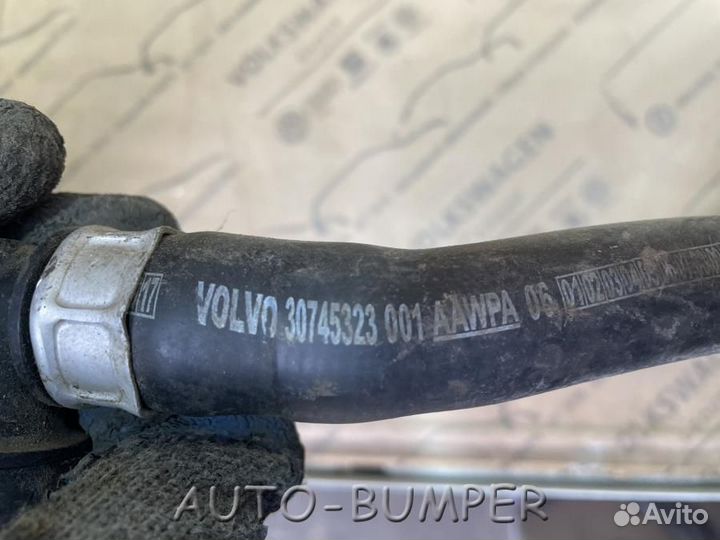 Volvo XC90 2002- Патрубок отопителя