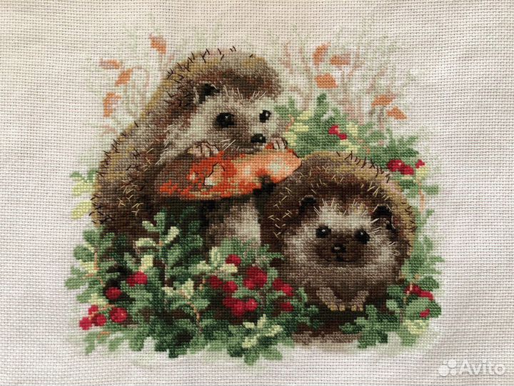 Картина «Ежики в бруснике» ручная работа