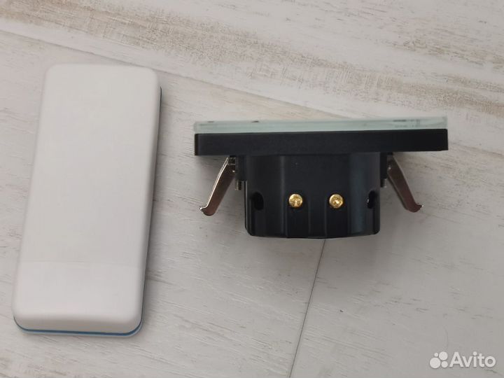 Диммируемый выключатель с пультом