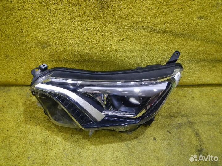 Фара левая Toyota RAV4