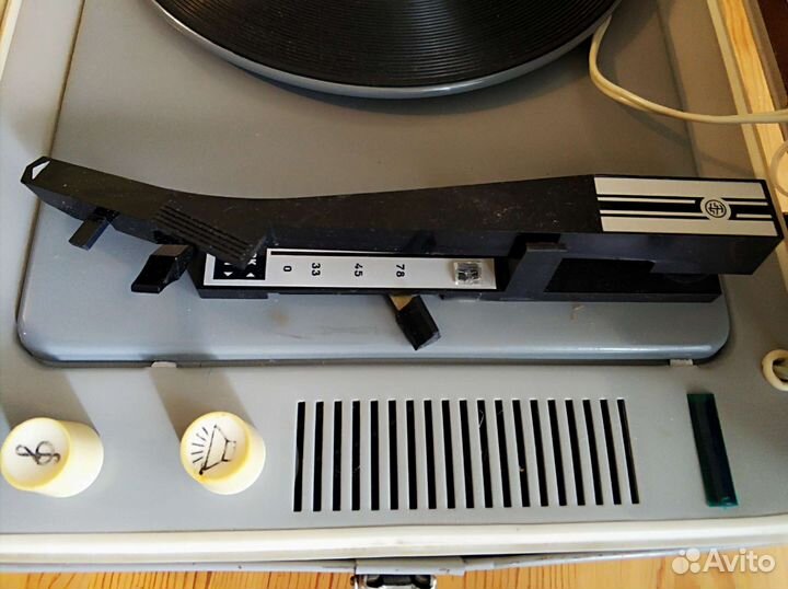 Проигрыватель грампластинок 