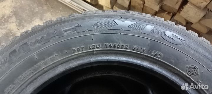 Maxxis Premitra Ice Nord NP5 215/60 R16 99T