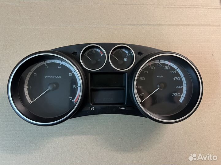 Щиток приборов Peugeot 308