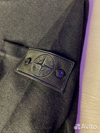 Свитер Stone Island черный с карманом прямым