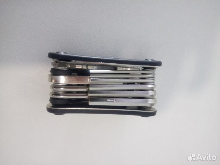 Ключ для велосипеда универсальный