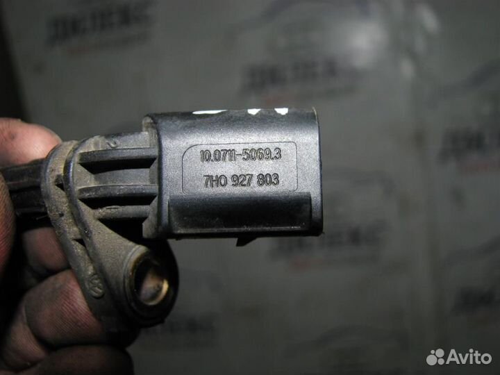 Датчик ABS левый VW Tiguan 2007-2011