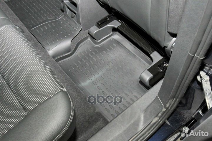Комплект резиновых автомобильных ковриков в сал