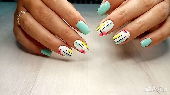 Педикюр с покрытием лаком