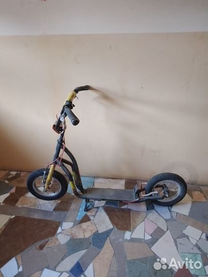 Продаю самокат Б/У