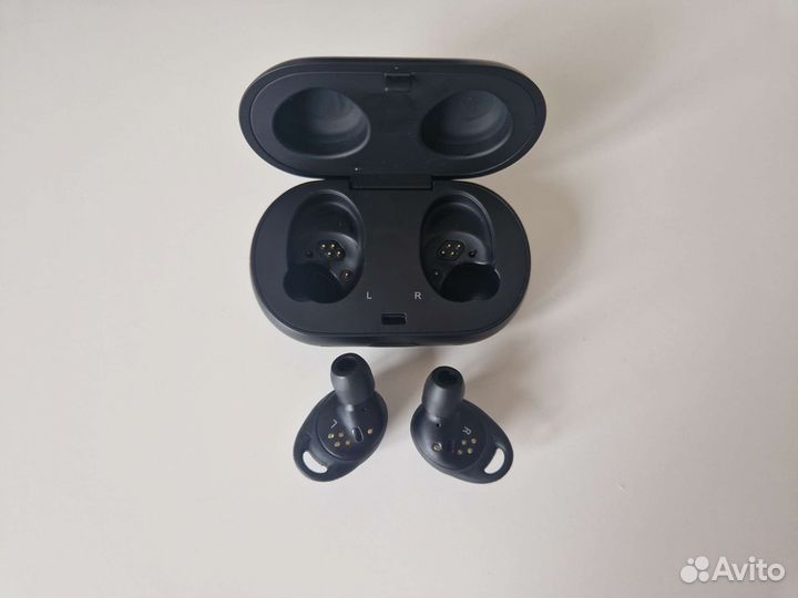 Беспроводные наушники Samsung Gear IconX