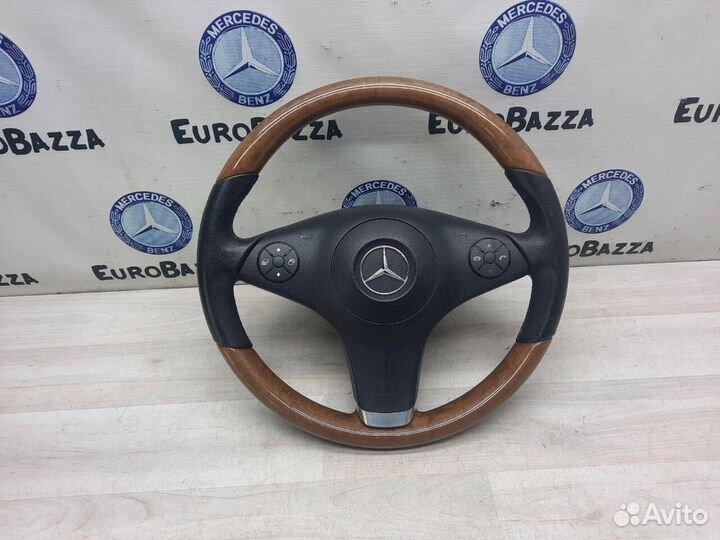 Трехспицевый руль с деревом Mercedes