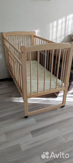 Детская кроватка с матрасом