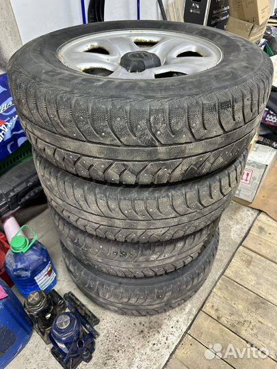 Bridgestone Ice Cruiser 7000 225/70 R16