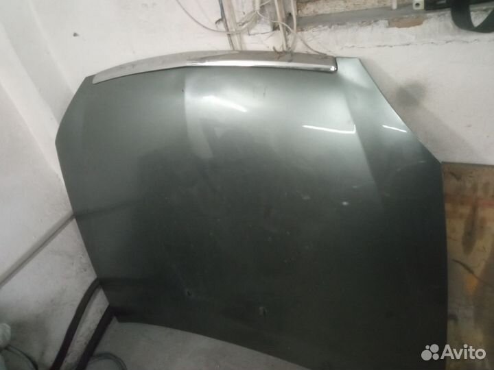 Капот на Приору