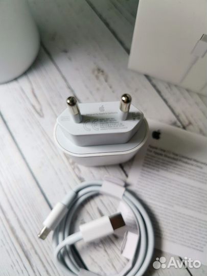 Быстрая зарядка на iPhone 20w+ lighting