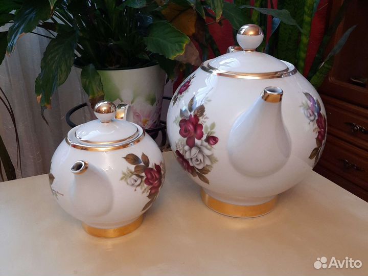 Набор фарфоровых чайников лоз СССР