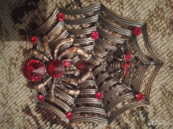 Подвеска в виде паука