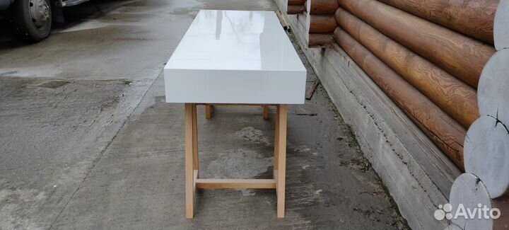 Консольный стол