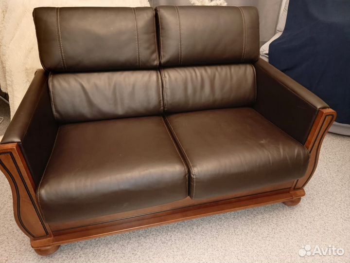 Диван двухместный экокожа б/у