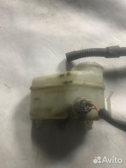 Бачок для тормозной жидкости Toyota Sprinter