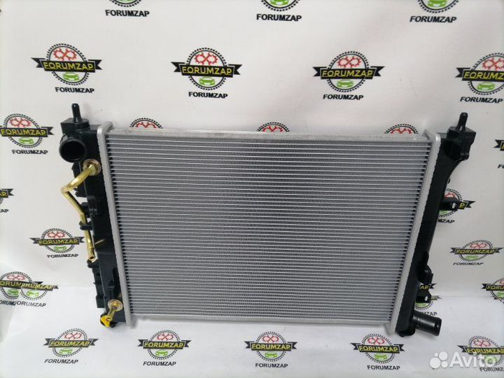 Радиатор охлаждения двигателя Hyundai Solaris