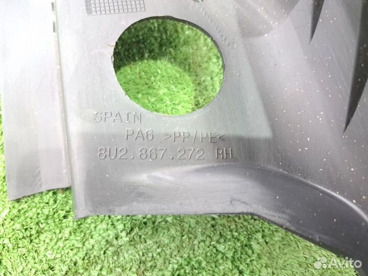 Облицовка стойки R Audi Q3