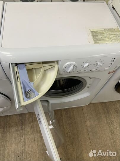 Стиральная машина Ariston 5кг гарантия год идеал