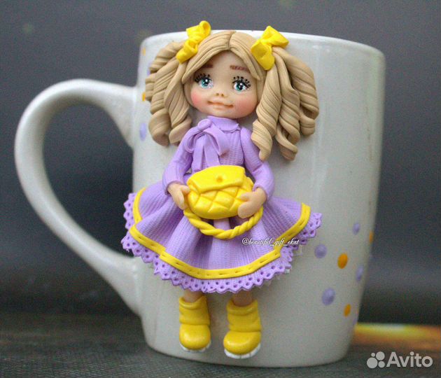 Кружка с декором. Куколка. Школьники