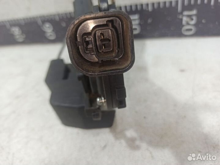 Замок двери передней правой