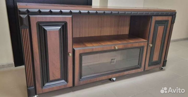 Стол и тумба в офис Шпон + Эмаль Орех