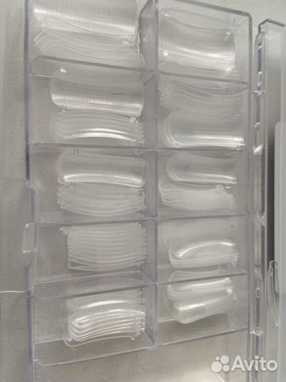 Гелевые типсы и многоразовые формы для ногтей