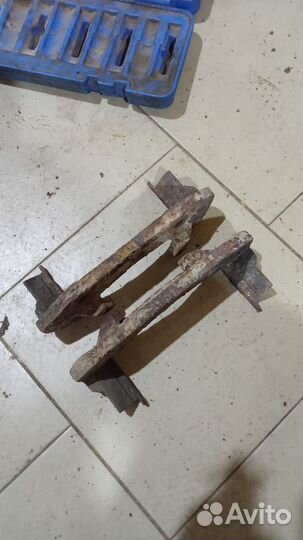 Скоба суппорта дорест чугун Kia Sportage 1