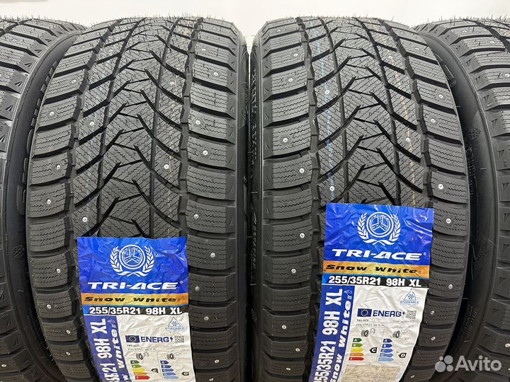 Tri Ace Snow White II Stud 255/35 R21 98H