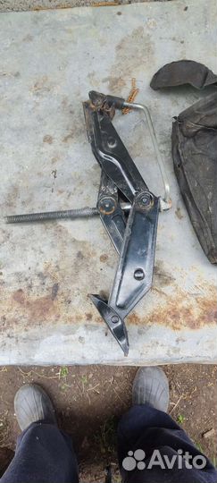 Домкрат винтовой