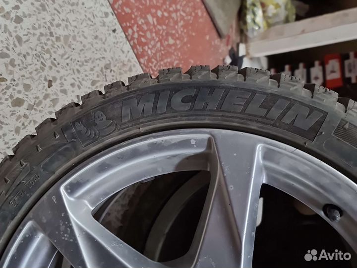 Michelin Agilis X-Ice North 225/45 R17 94T
