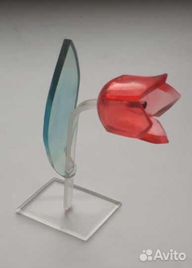 Тюльпан из пластика