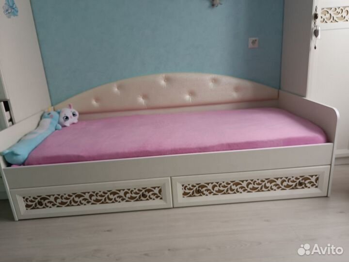 Кровать-диван для девочки подростка