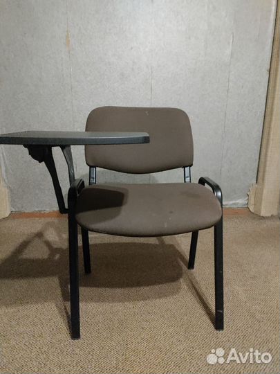 Офисный стул со столиком. Бу, есть пятна