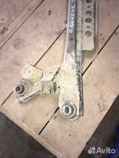 Подрамник задний Toyota Avensis T250 1.8