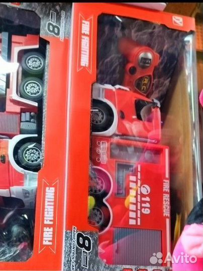 Большая пожарная машина на пульте управления