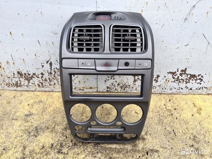 Центральная консоль Hyundai Accent 2