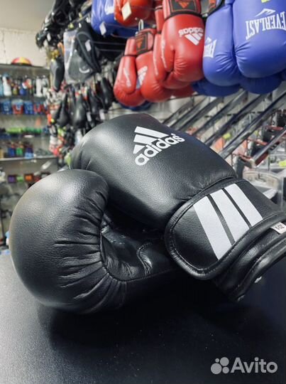Боксерские перчатки 10,12 oz