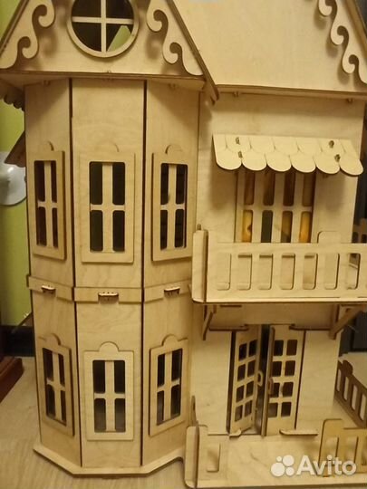 Деревянный домик для кукол