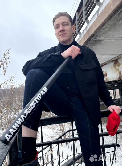 Бейсбольная бита с надписью