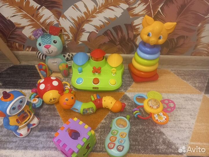 Пакет фирменных игрушек 6 мес+