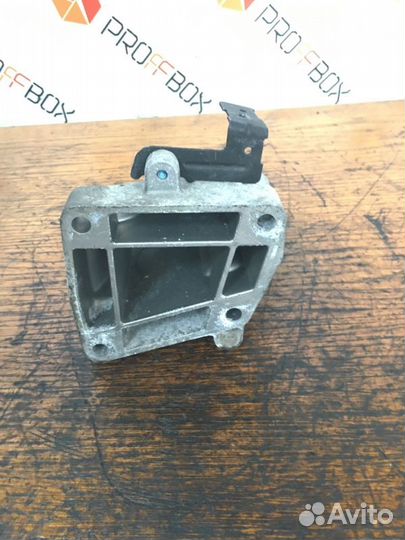 Кронштейн двигателя правый Mercedes E-Class W211