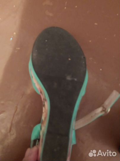 Босоножки новые 36