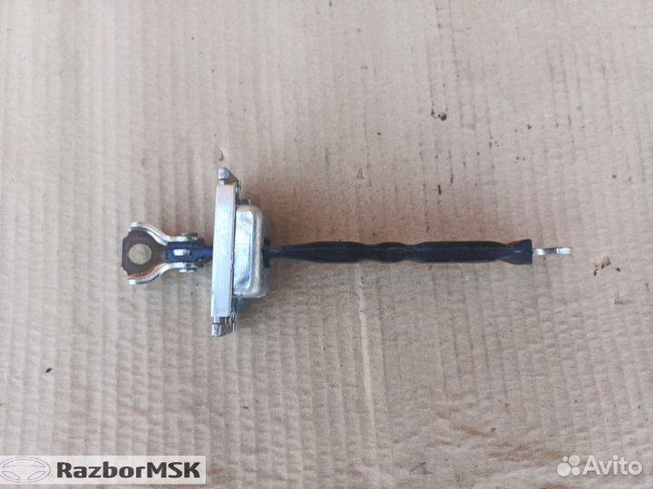 Toyota RAV4 V XA50 блокиратор двери пассажирской